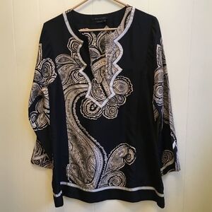 BCBG‎ MAXAZRIA 100% SILK BLACK AND CREAM TOP.
